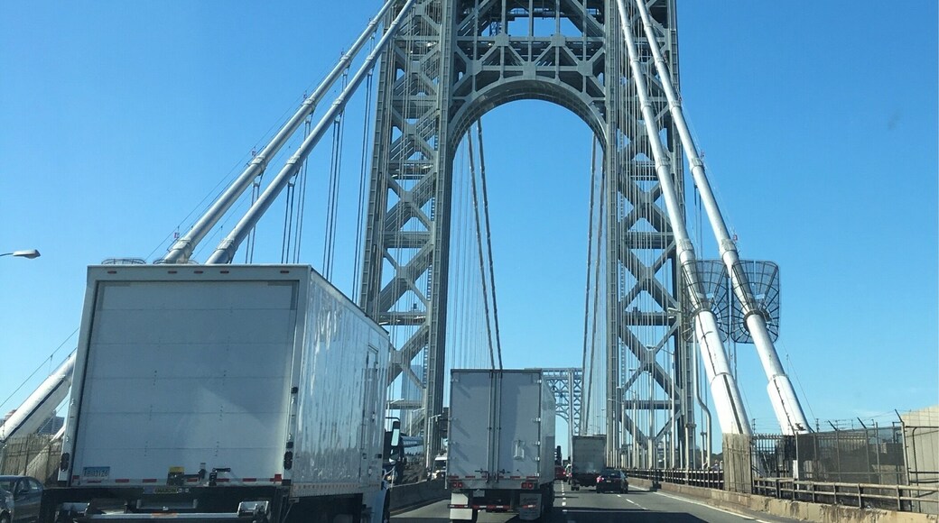 Congested with traffic at noon. But then when isn’t New York congested with traffic?
#NYC
(Oct 2017)