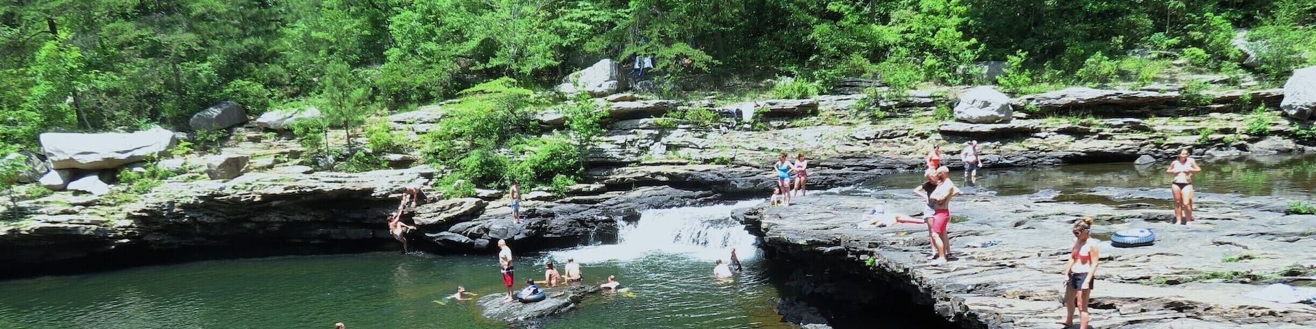 Now THIS is the spot to do a little cliff jumping in the Little River Canyon Preserve. There is a steep descent to get to this area, but it doesn't take very long. #hiking
