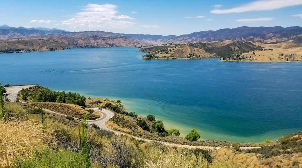 By Land Or By Water
#photography #lakescape #lake #boat #car #truck #road #land #mountains #mountainscape #LA #bluewater #water #Earth #nature #beautiful #landscapephotography #sky #bluesky #clouds #nubes #nuvole #foto #photo #fotó #FotoDelDia #FOTD #PhotoOfTheDay #abc7eyewitness