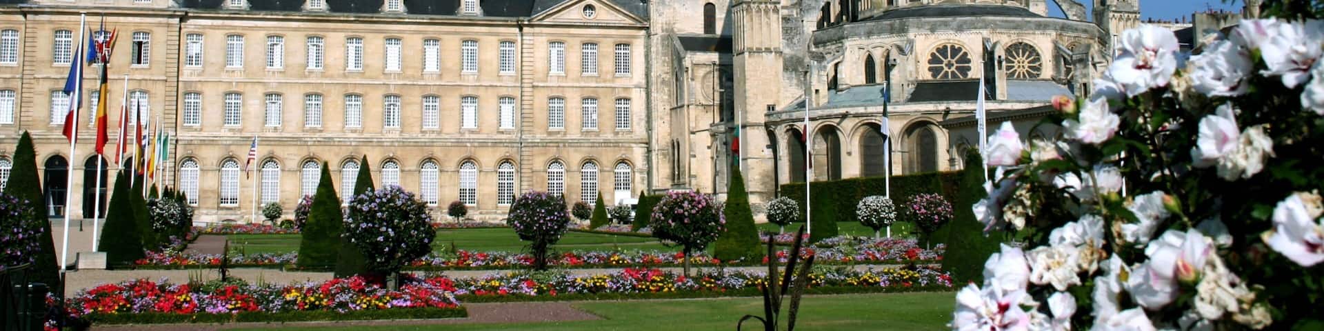 Caen mettant en vedette chĂąteau, patrimoine architectural et parc