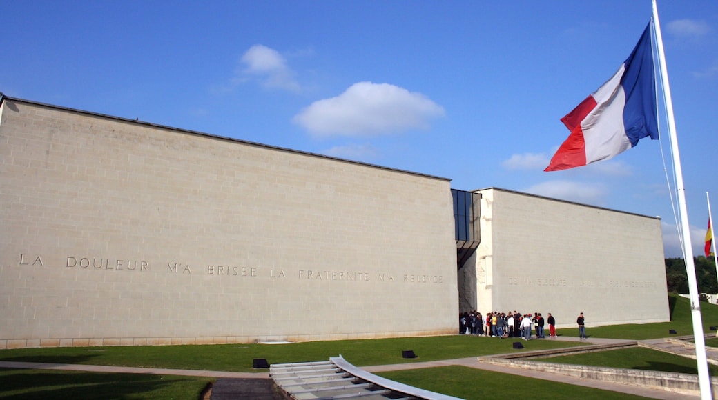 Caen montrant architecture moderne