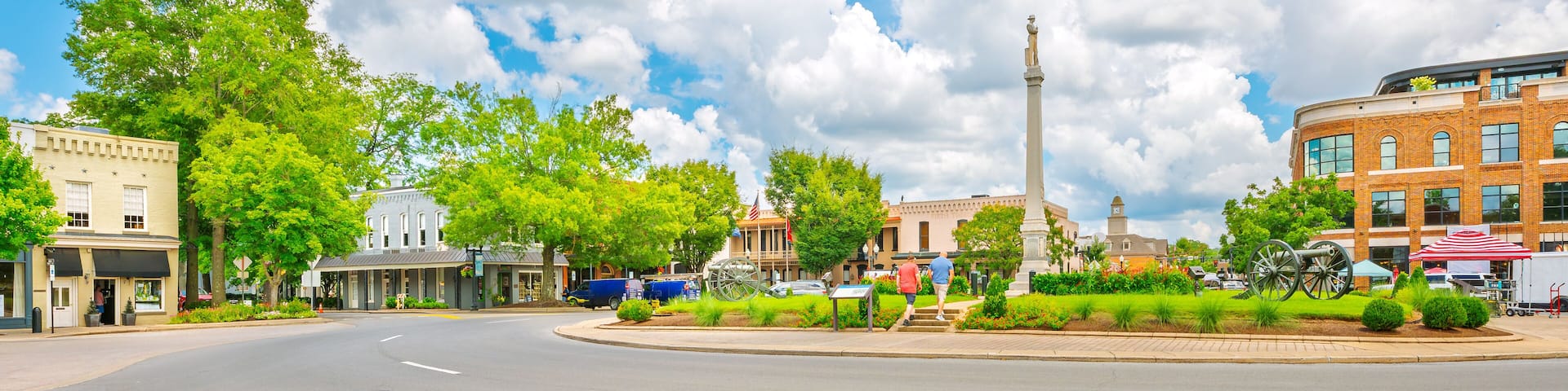 The picturesque Town Square with the Confederate Monument in the center surrounded by shops and cafes in the historic small town of Franklin, Tennessee, USA.
