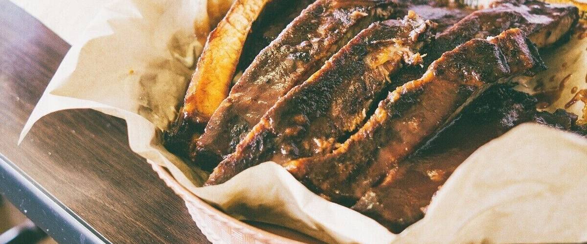 Mmm, full rack of ribs with mac & cheese + beans. Yum.