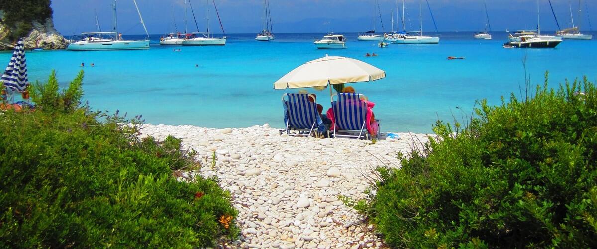 A tiny island, amazing beaches and cristal blue water - this is Antipaxos! You can go for a day trip from #Paxos, but if you are looking for a peaceful and quiet get away, stay longer. Because once the last boat has left, total peacefulness falls on the island, the sun sets and you will feel all the stress of your everyday life fall away.