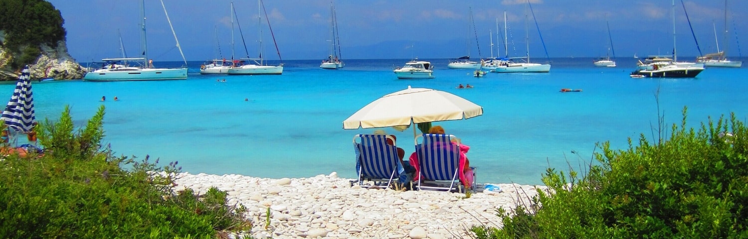 A tiny island, amazing beaches and cristal blue water - this is Antipaxos! You can go for a day trip from #Paxos, but if you are looking for a peaceful and quiet get away, stay longer. Because once the last boat has left, total peacefulness falls on the island, the sun sets and you will feel all the stress of your everyday life fall away.