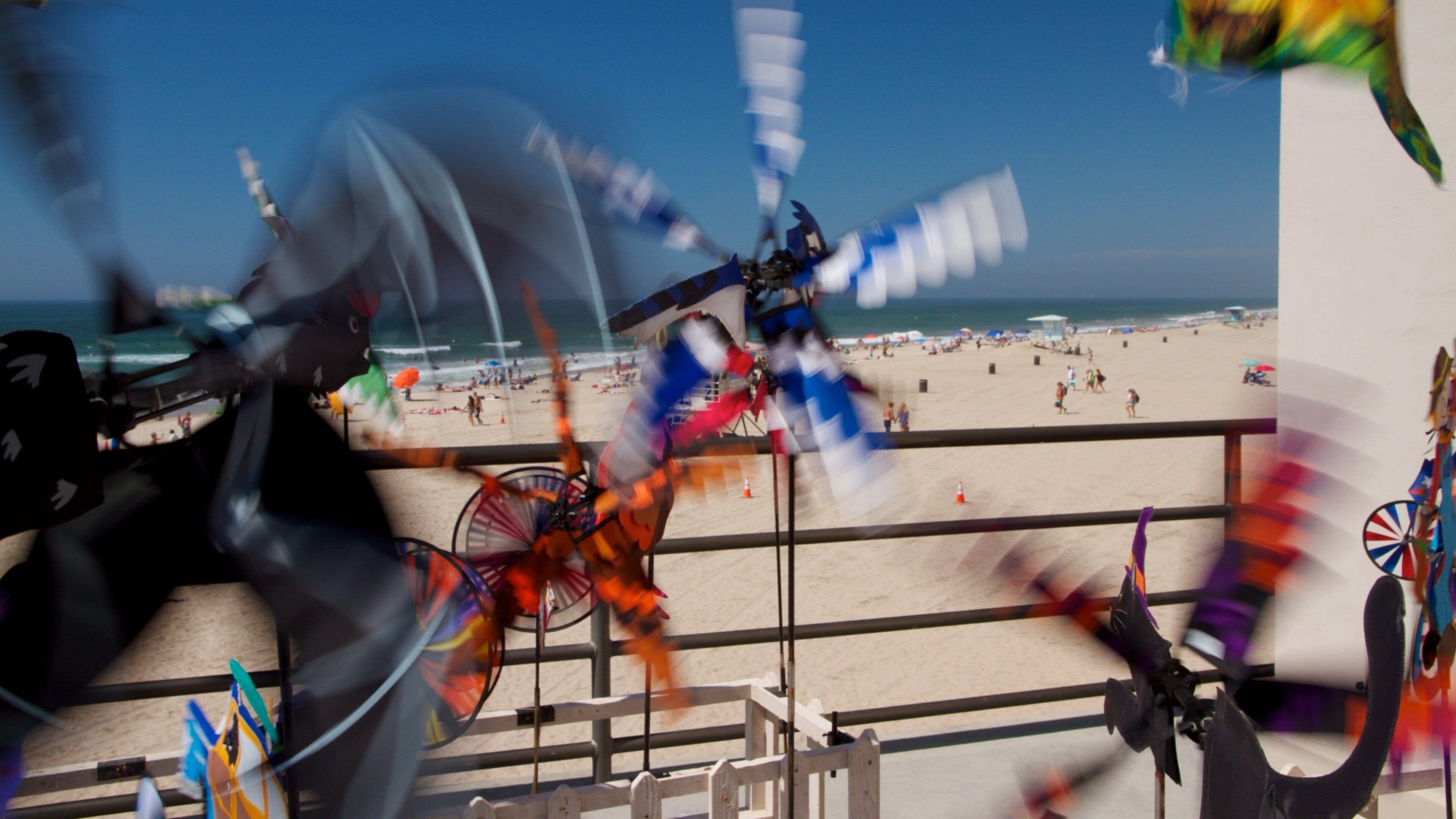 Huntington Beach showing a sandy beach