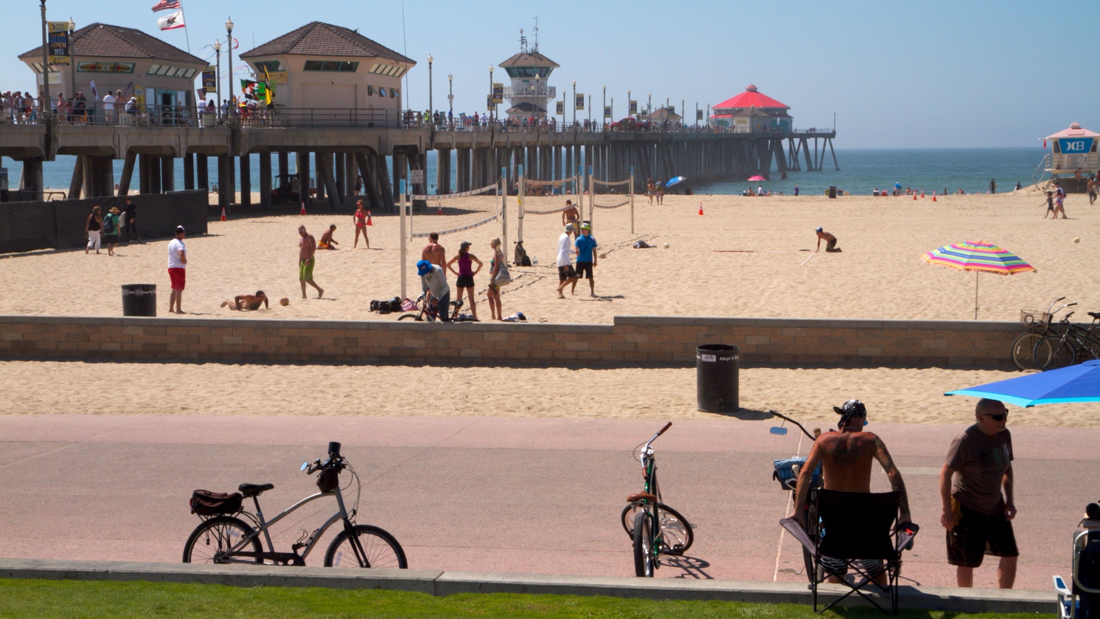 Huntington Beach showing general coastal views and a sandy beach