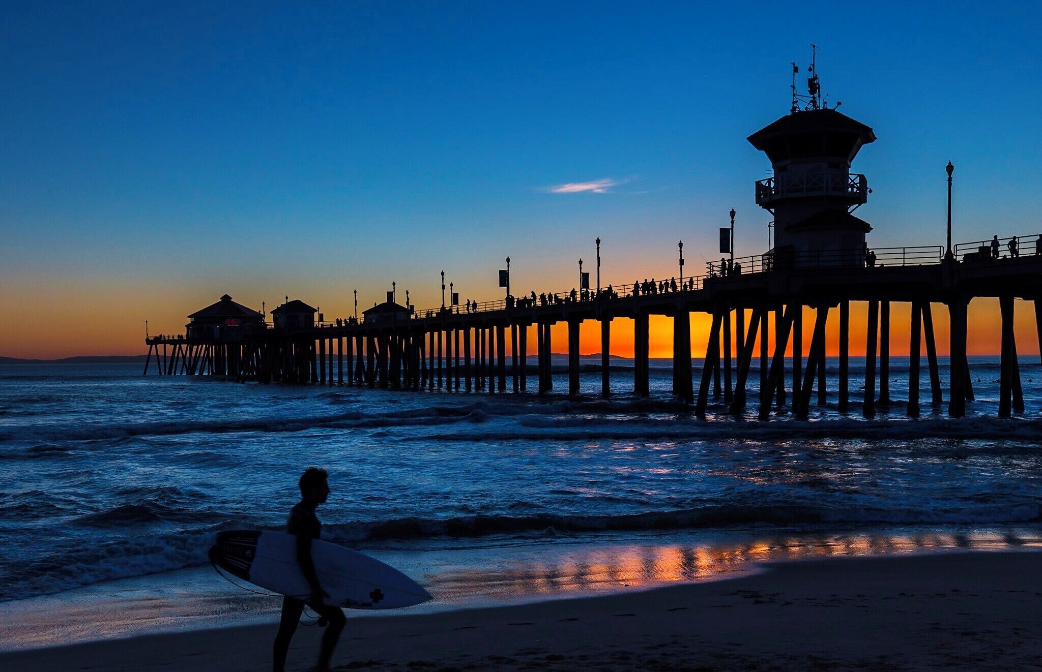 Surf City USA - Huntington Beach is gorgeous year round and it's iconic pier makes for a great photo subject!

#BvSWater #ocean #sunset