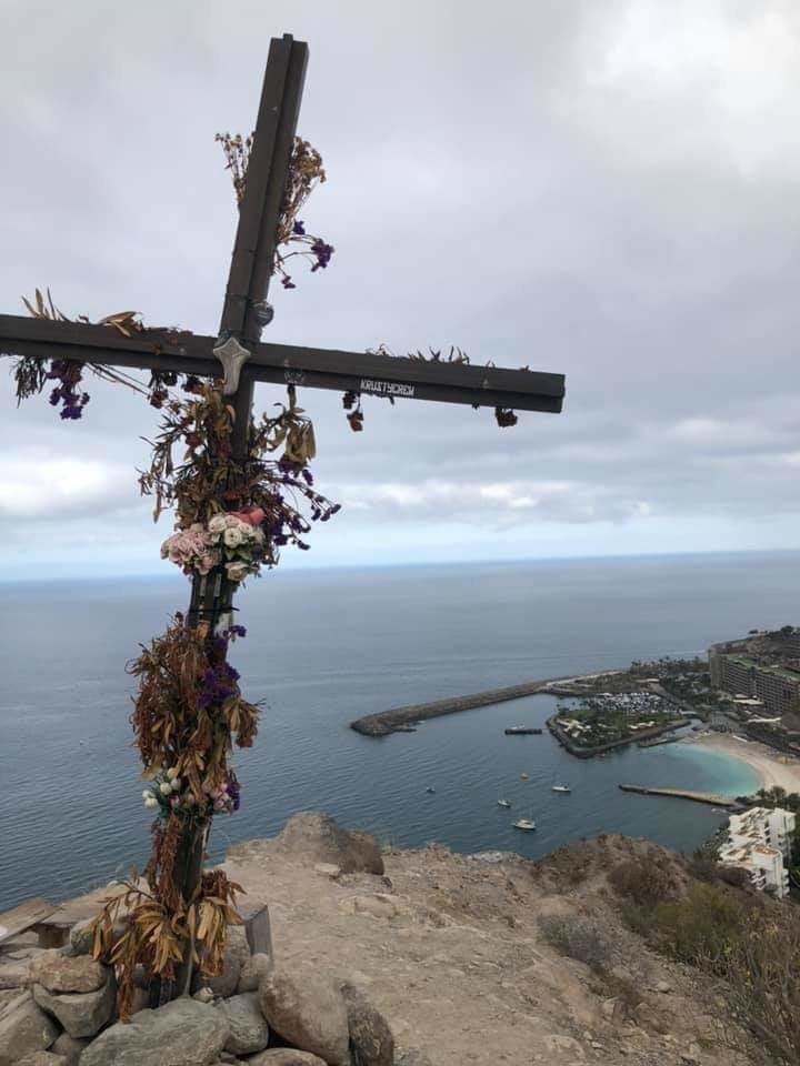 Beautiful cross on top of the hill with some beautiful views.

#Trovember