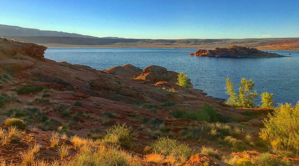 The reservoir at Sand Hollow state park is a beautiful place to come and refresh on a hot day! #lake #utah #nature