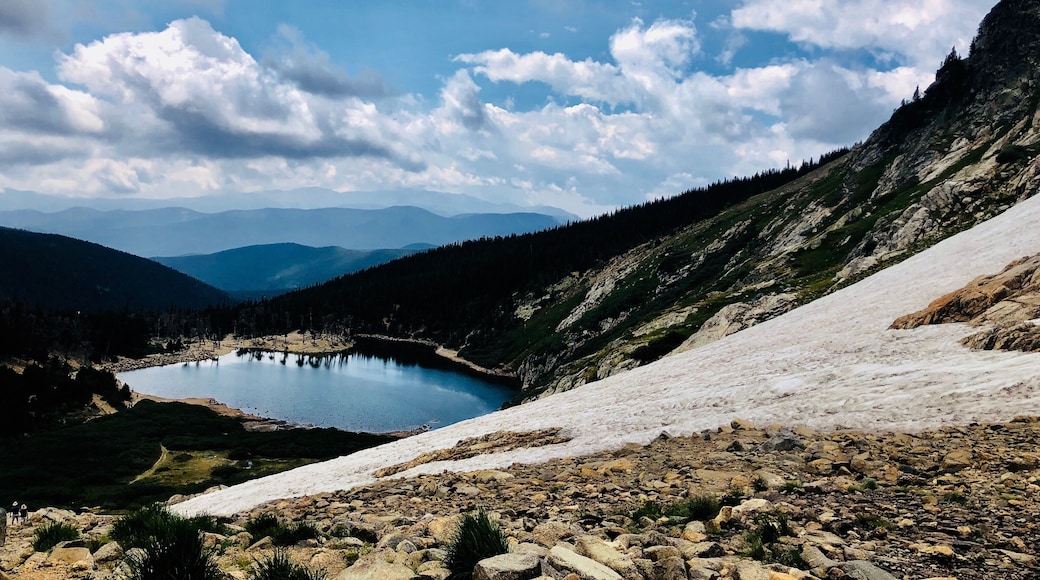 If you're looking for an easy and short hike, this is a great spot. Around 1-1.5 miles down and back.