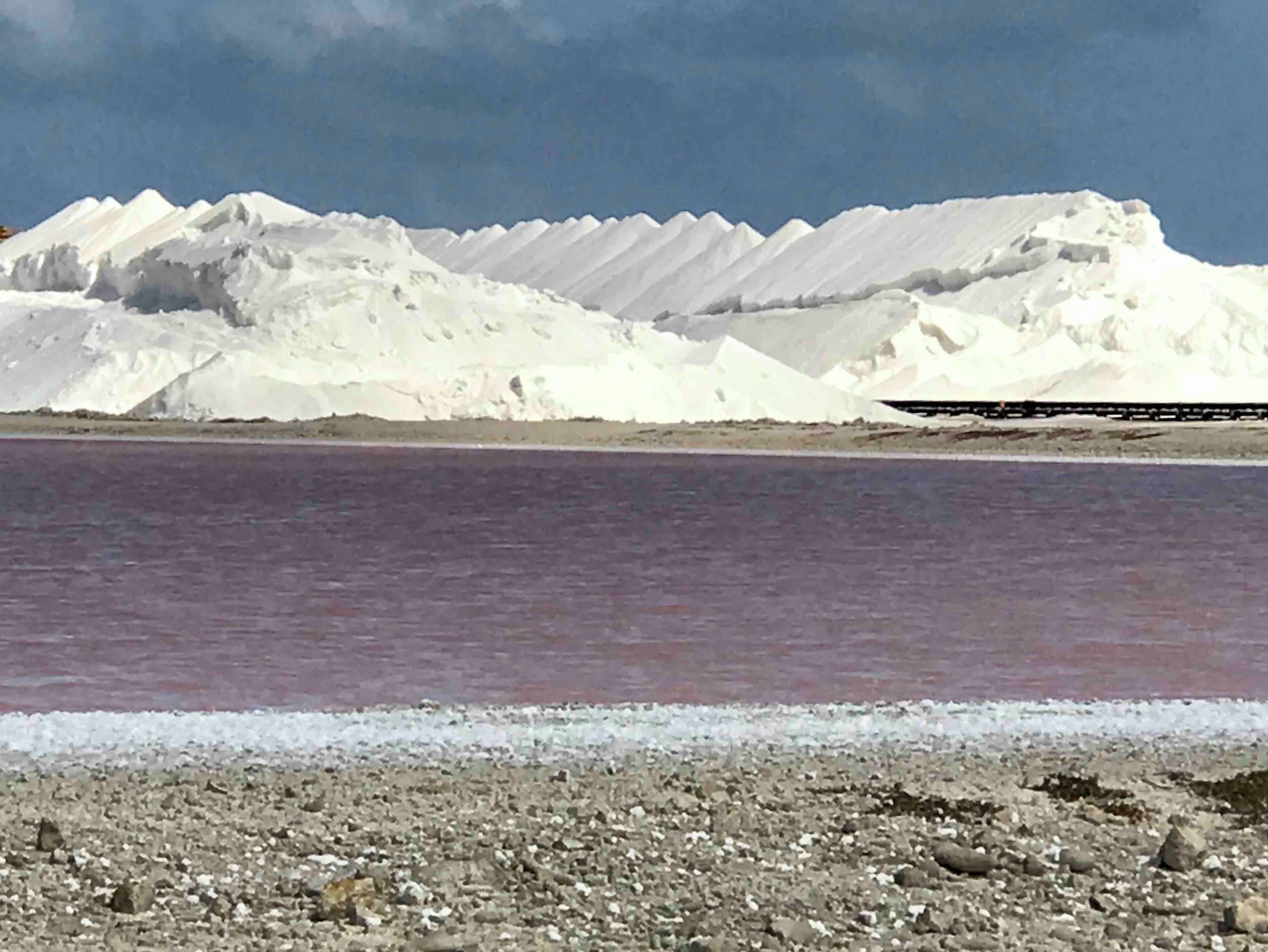 Snow ? No that’s salt ! Incredible scenery in southern Bonaire 🇧🇶 Pink Lake is created by the salt pans. 
#Perspectives #PinkLake #Bonaire #Island #saltnotsnow