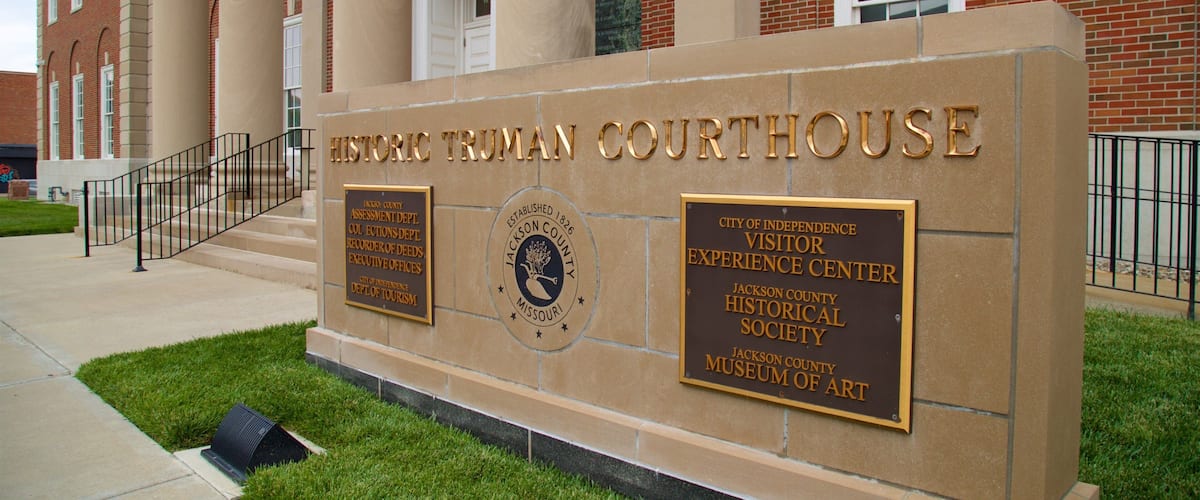 Independence which includes signage