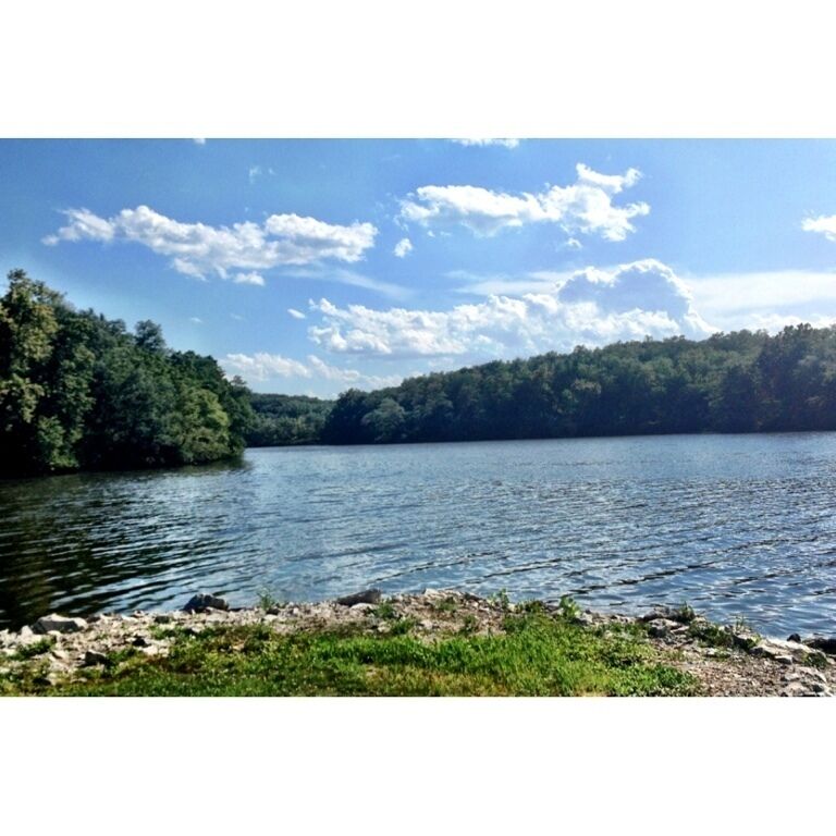 Offers a great spot for canoeing and swimming.