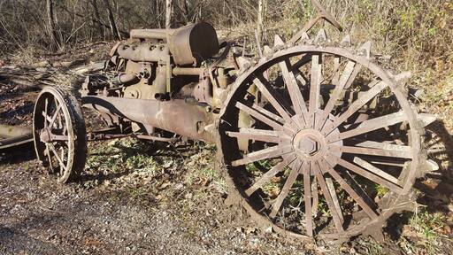 An old tractor sitting alongside the main road into Lak Katerine. According to the tag on the air filter, it's circa 1924.