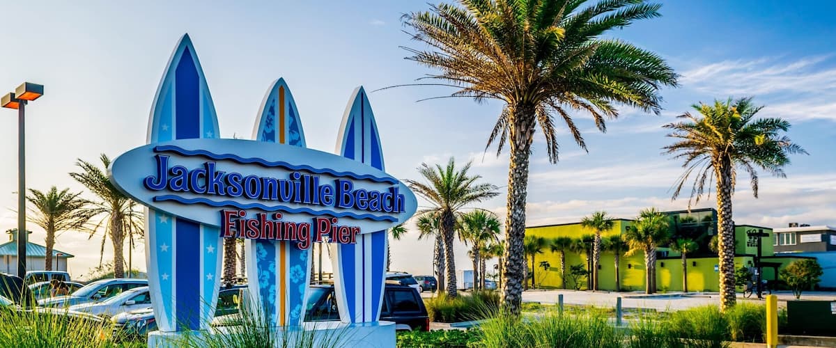 Welcome sign at Jacksonville beach pier