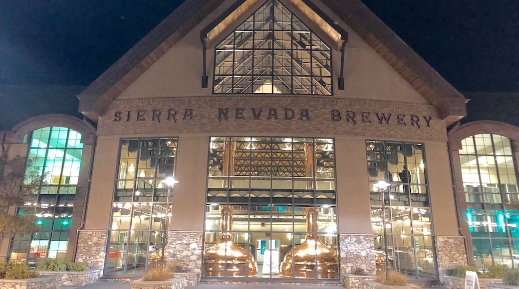 What a great experience!! Beer, live music, great food and a tour. A must visit if you get to Asheville, North Carolina.