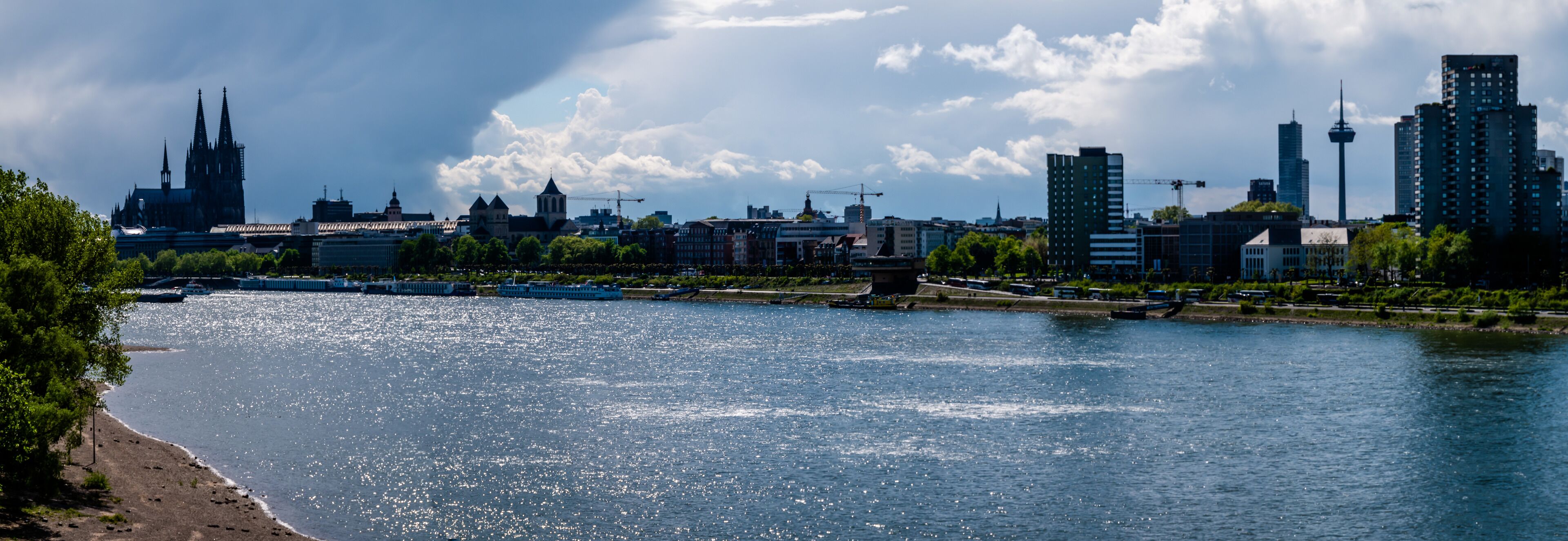 Panoramic of Cologne from the zoobridge.