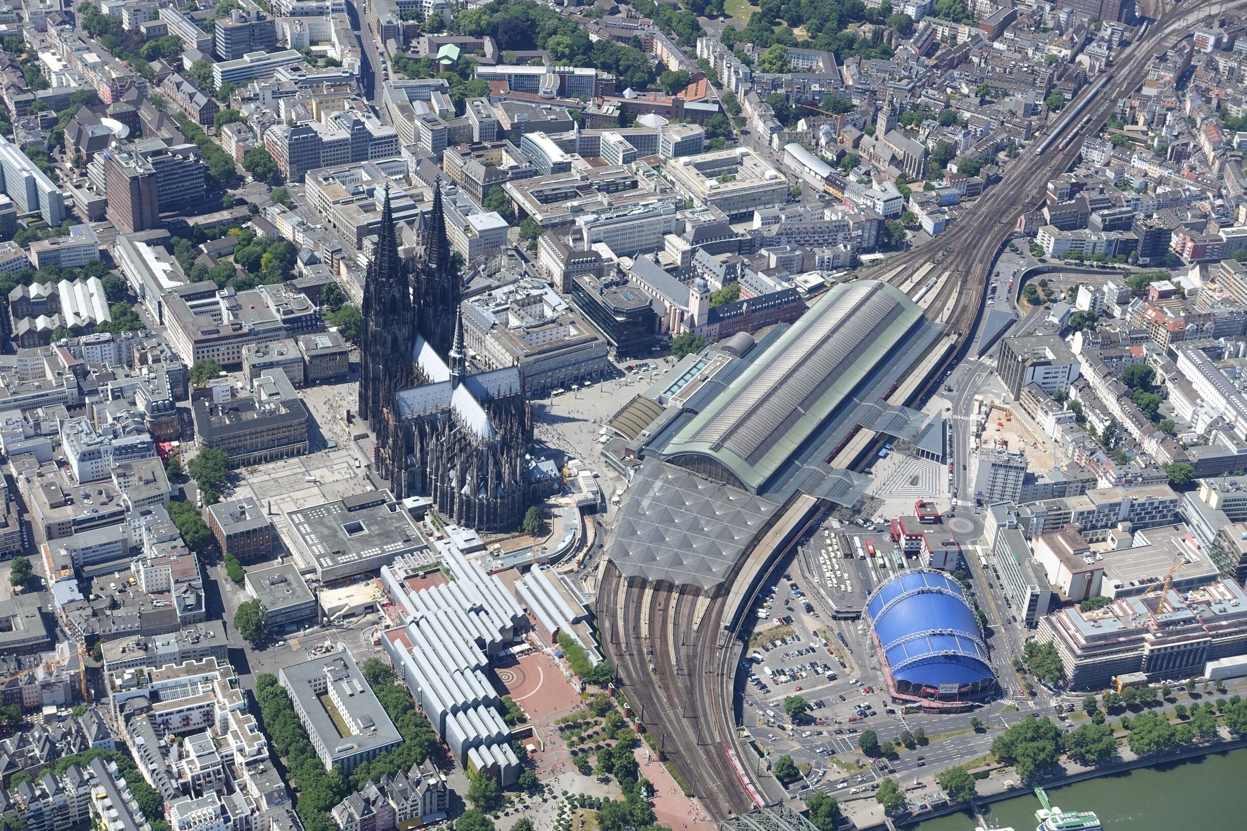 Cologne Dom, Main Train Station and Musical Dome.
Picture taken by plane of sichtflug.com