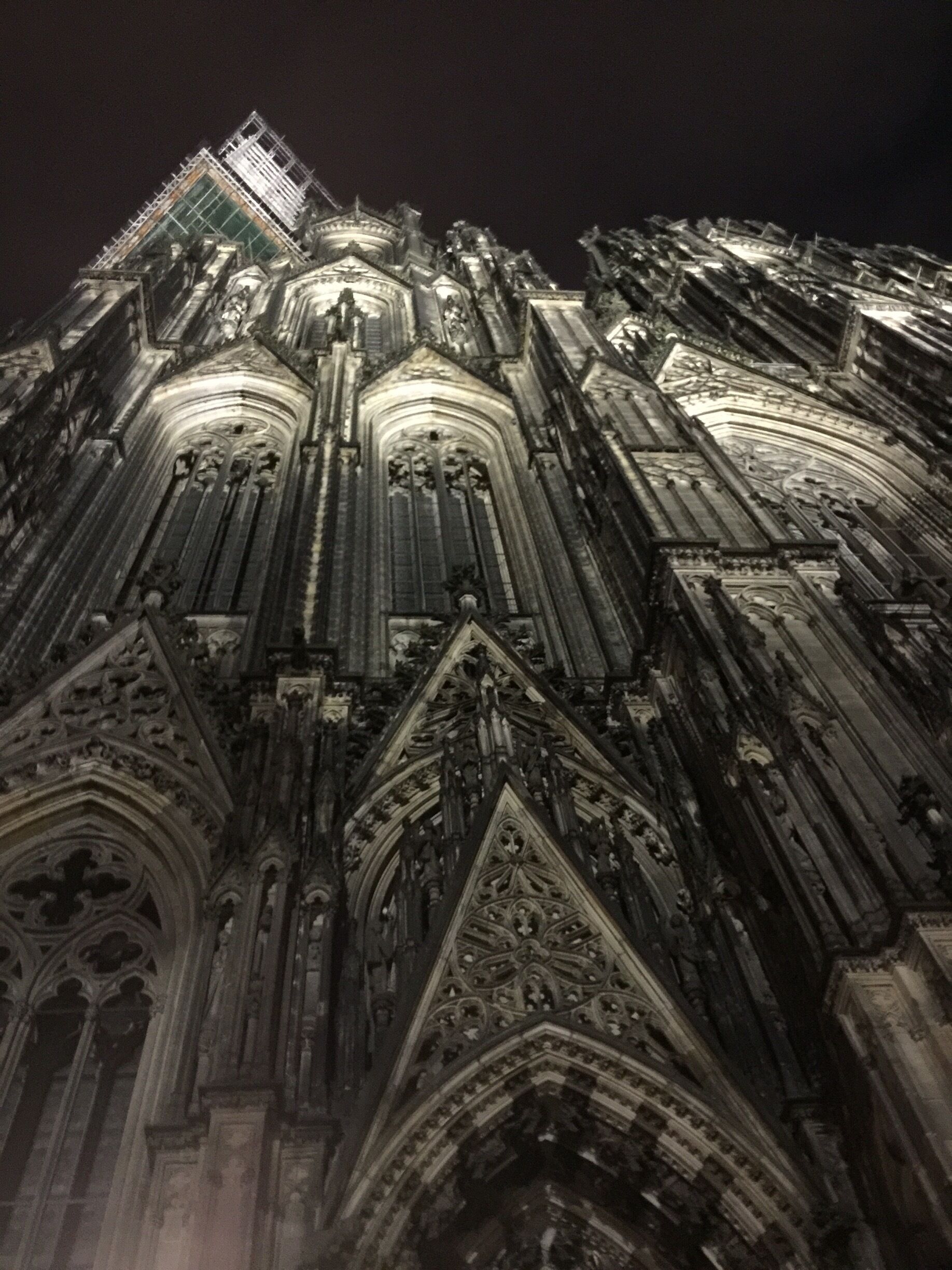 Cologne Cathedral at the Christmas market 