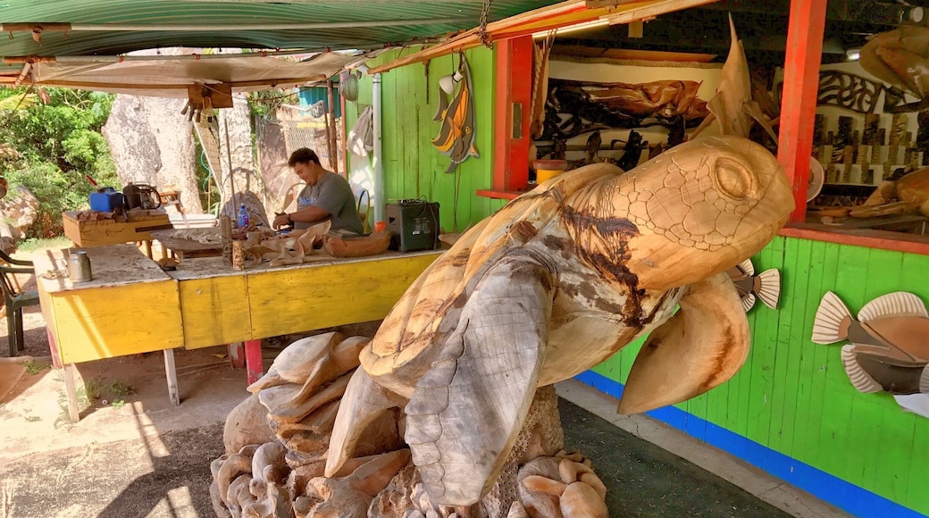 Very lucky to see local artist at work - the sculptures are mad!