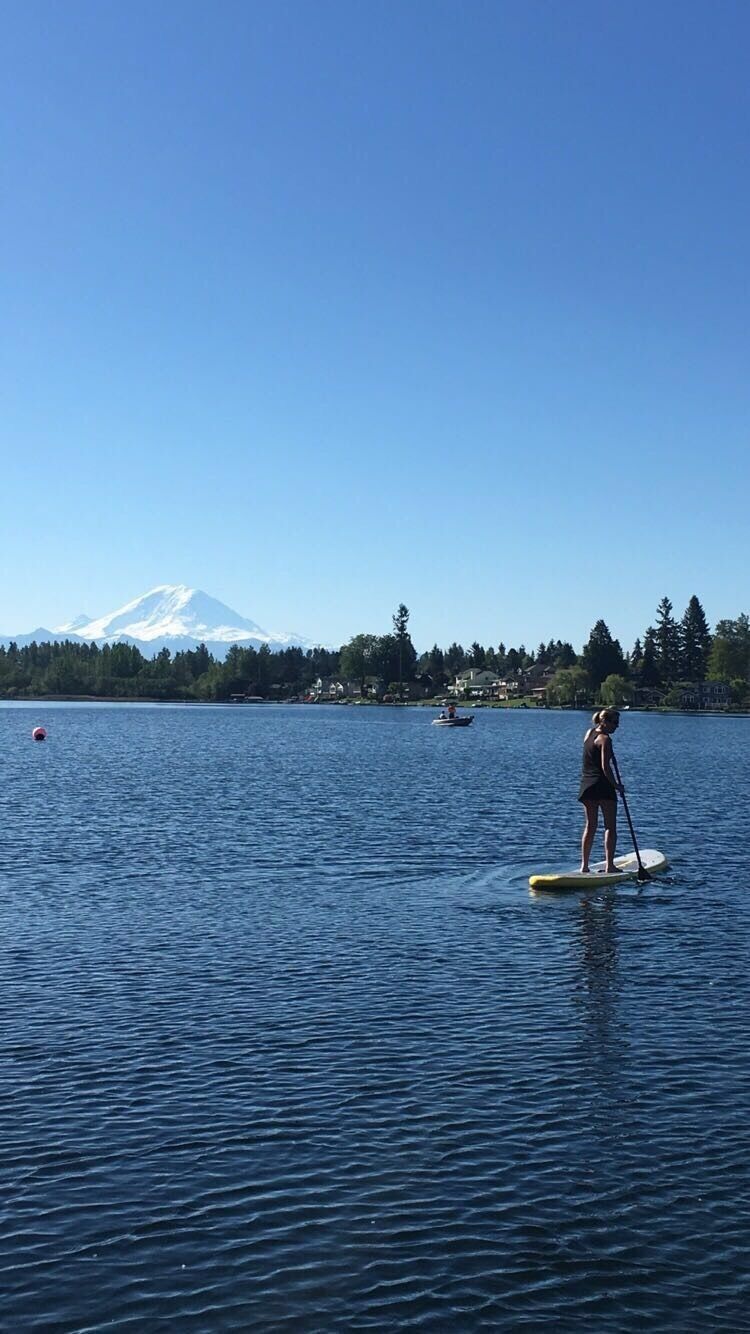 Casually paddle boarding on Lake Meridian with Mt. Rainer. #pnw #summertime 