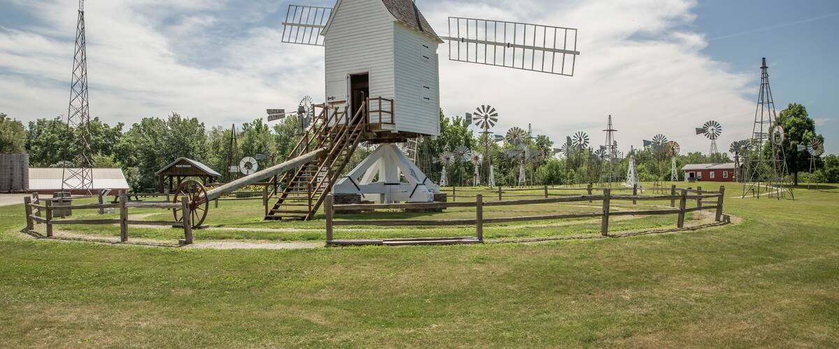 Rotating windmill in Kendallville, Indiana