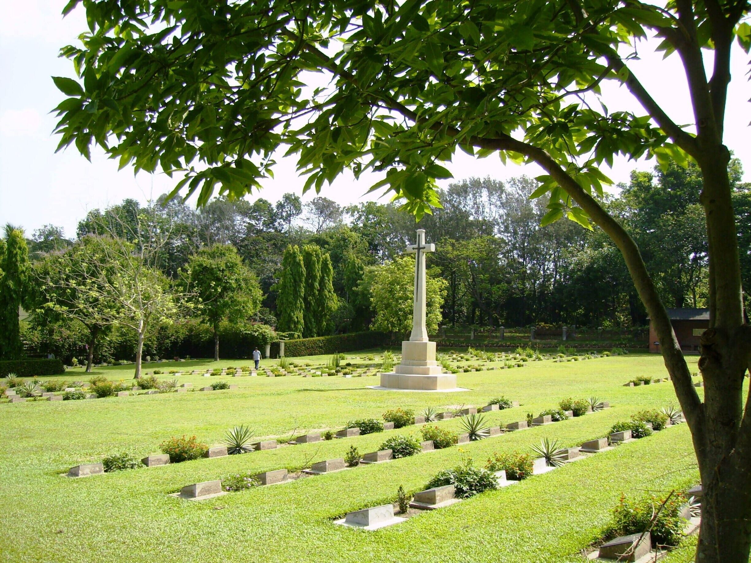 There are 731 Commonwealth burials of the 1939-45 war here. 20 Foreign National burials, including Dutch Navy,Japanese soldiers & U.K. military burials.

#JitTravelDiaries #Bangladesh