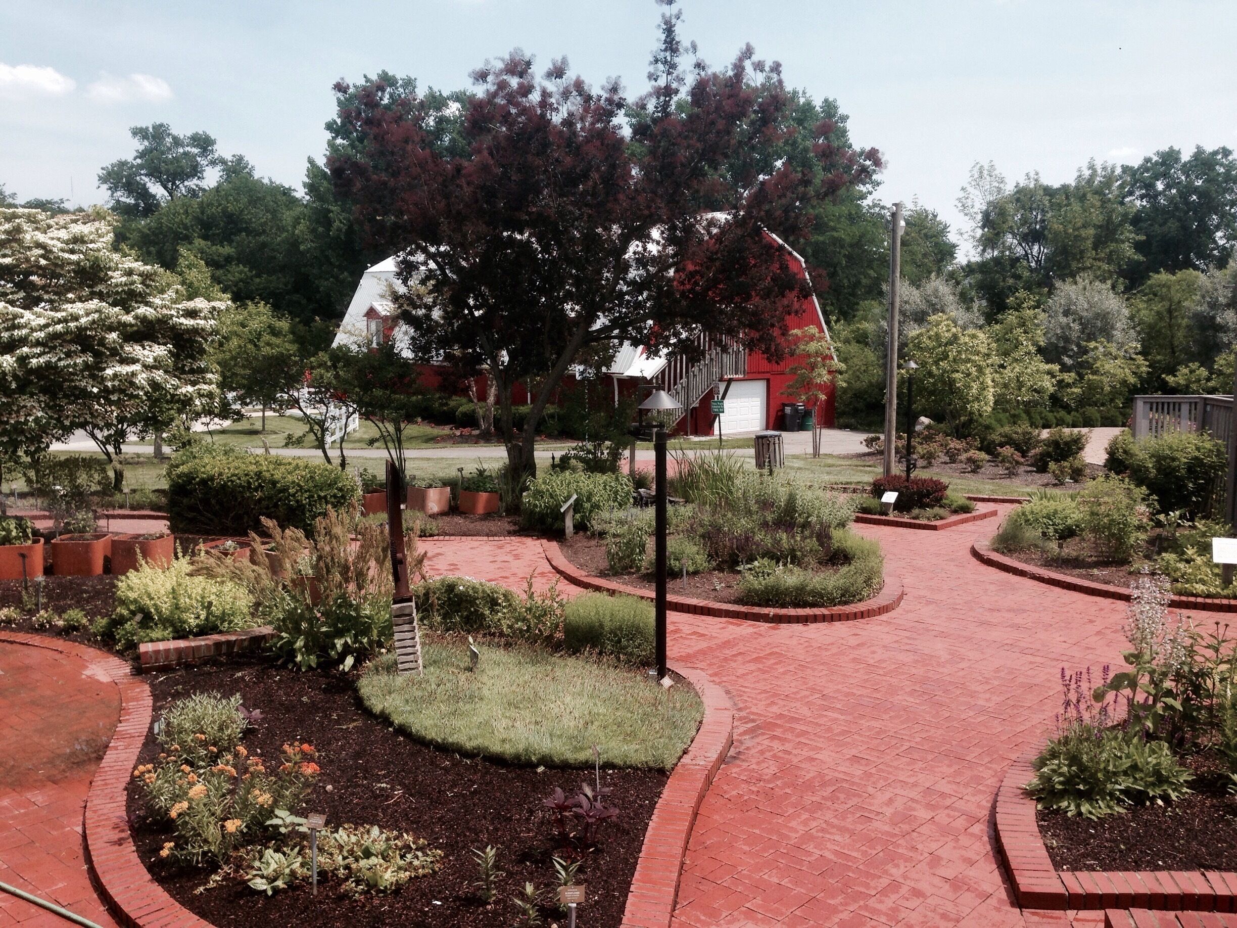 Nice park with pretty gardens and pathways. Great place for a short stroll while enjoying the scenery. 