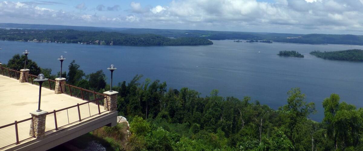 Gorgeous views from Guntersville State Park Lodge in a sunny day.