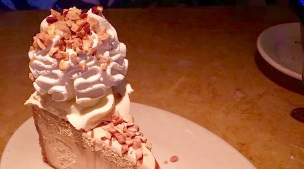 Cheesecake lover... i forgot the name, it was suggested by the person attending to us during my Birthday and it was so good!!! #GoodEats photo contest