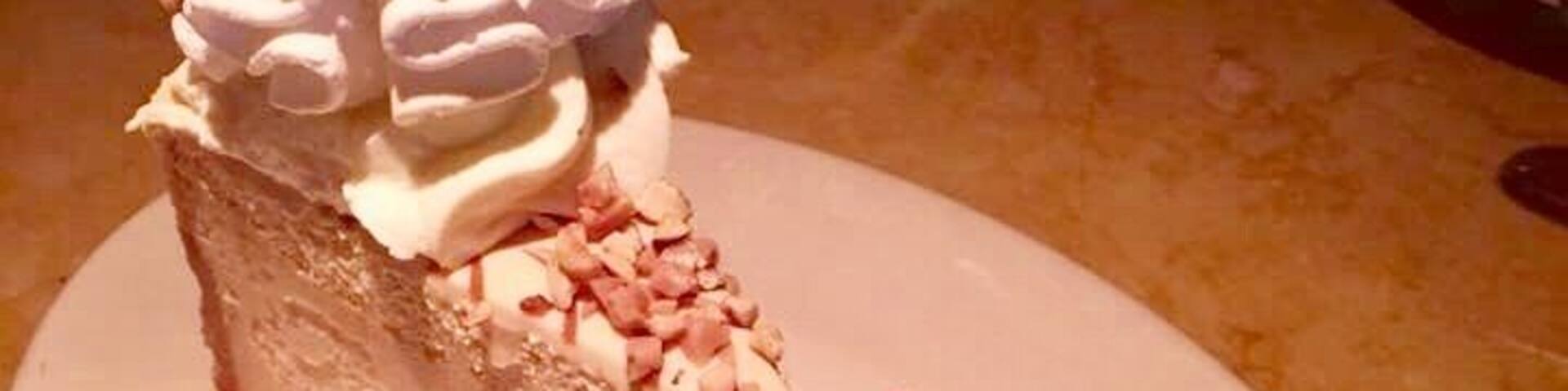 Cheesecake lover... i forgot the name, it was suggested by the person attending to us during my Birthday and it was so good!!! #GoodEats photo contest