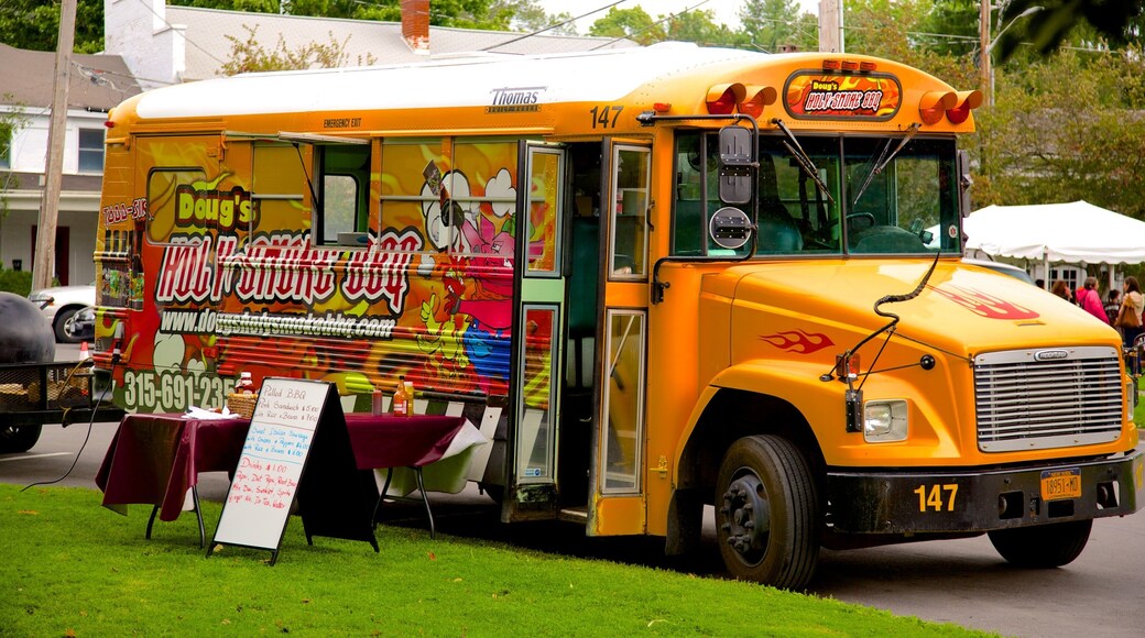 Hamilton which includes outdoor eating