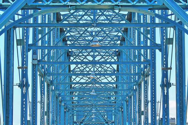 The Walnut Street Bridge is a wonderful way to cross the Tennessee River by foot or bike. The breeze that hits your face as you walk, makes it oh so refreshing and the views --- so pretty no matter which way you look!
Built in 1890, this Bridge is one of the world's longest pedestrian bridge. It connects downtown Chattanooga to the north shore.