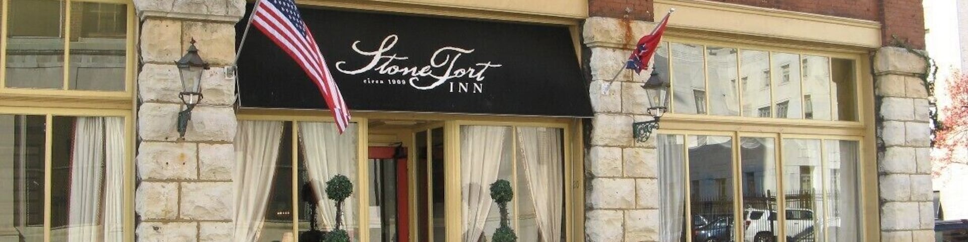 Looking for someplace a little different to stay? The Stonefort Inn in Chattanooga is perfect.