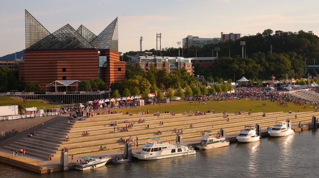 Chattanooga featuring kaupunki ja veneily