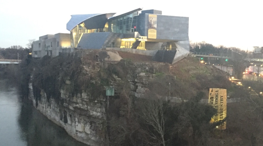 Facing the Hunter Museum of American Art. Wonderful premises.