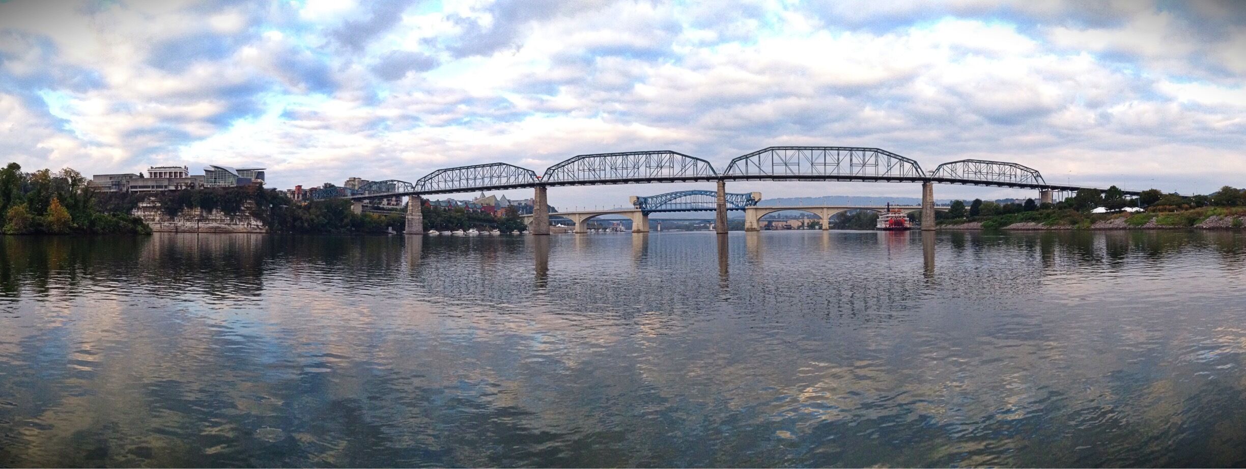 Paddling on the Tennessee River in Chattanooga.  Hunter Museum on the left and Walnut Street Foot Bridge straight ahead.  