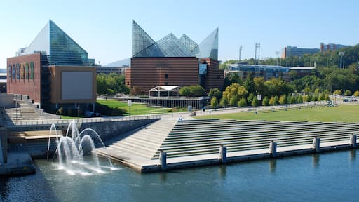 Chattanooga mettant en vedette fontaine, riviĂšre ou ruisseau et architecture moderne