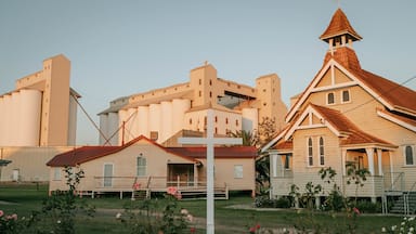 Kingaroy showing a church or cathedral