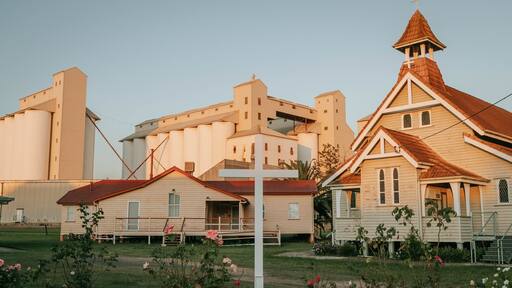Kingaroy showing a church or cathedral