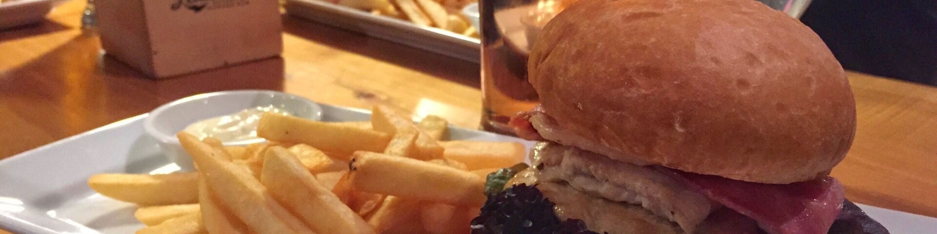 The Kaizuka might not look like much from outside, but within it;s a great quirky space serving local craft beer and delicious food. The chicken, brie and apricot burger was delicious!
www.cheskiesgaplife.com