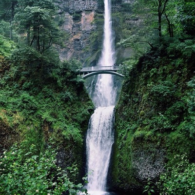 Only a half hour drive from Portland, it's a must see of you're in the area. A great place for hikers and non-hikers. The waterfalls can be viewed from the parking lot or head for the trails if you want to get up close. The hike to the bridge is about 1/4 mile and 2.6 miles round trip to hike to the upper viewpoint. #hiking
