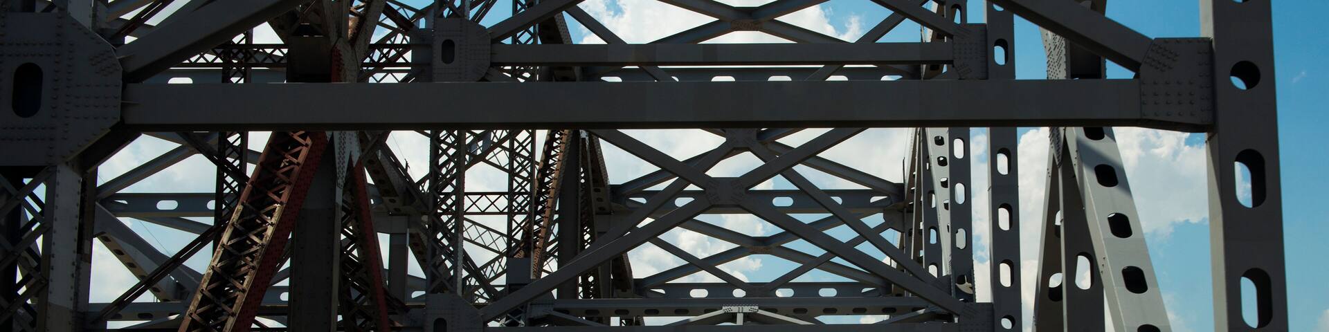 Driving across the Huey P. Long Bridge over the Missssippi River in Louisiana, USA; Concept for road trip in the USA and Louisiana