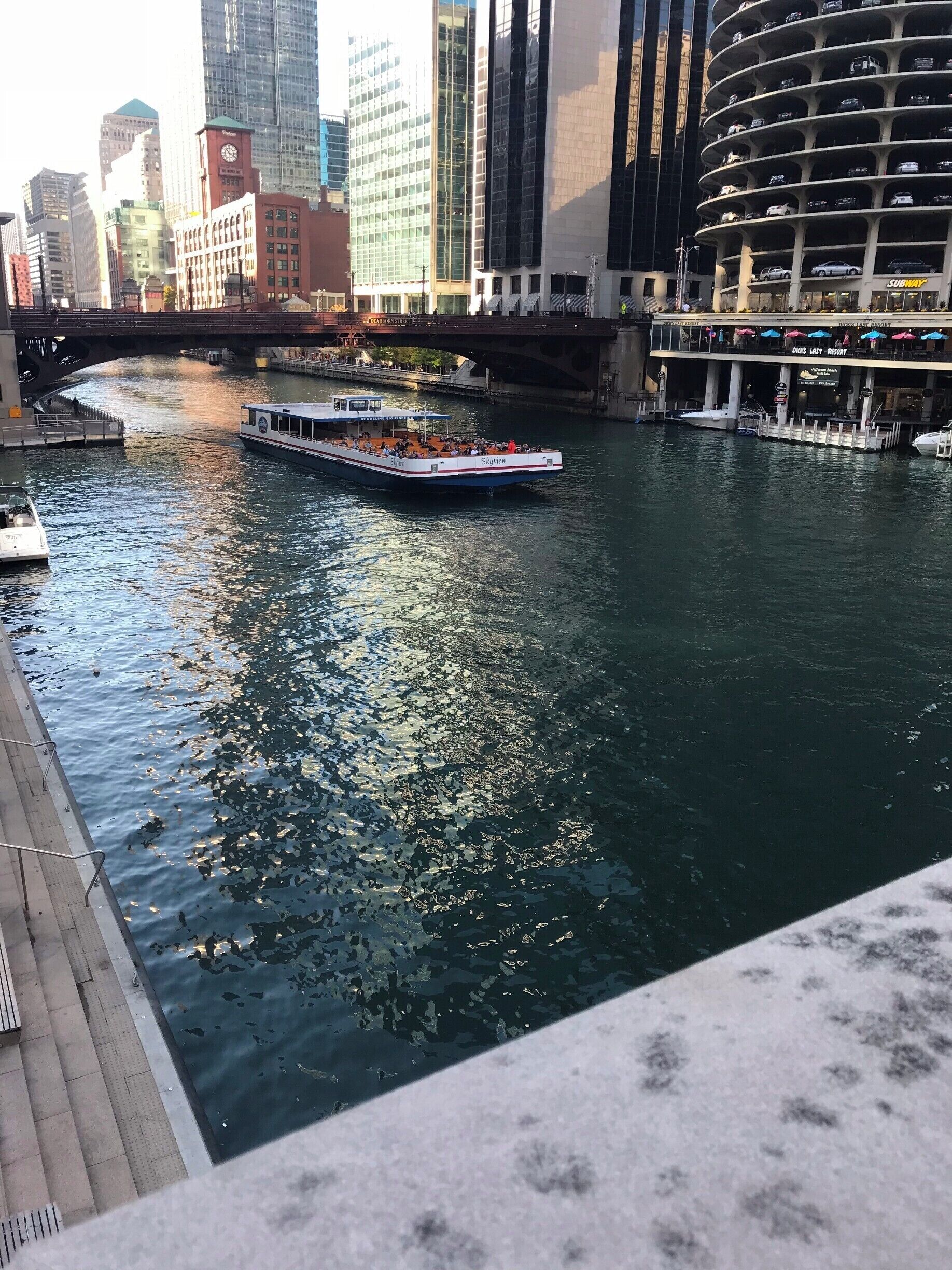 ステート ストリート (ブロンズビル) - ツアーとアクティビティ | エクスペディア