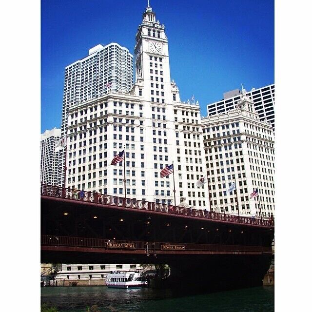 #tbt to that time (last week) when I realized I was staring at a scene from my favorite movie "If you love someone you say it, you say it right then, out loud. Otherwise, the moment just...passes you by" 💕📺
#mybestfriendswedding #quote #chicago #michiganave #favoritemovie
