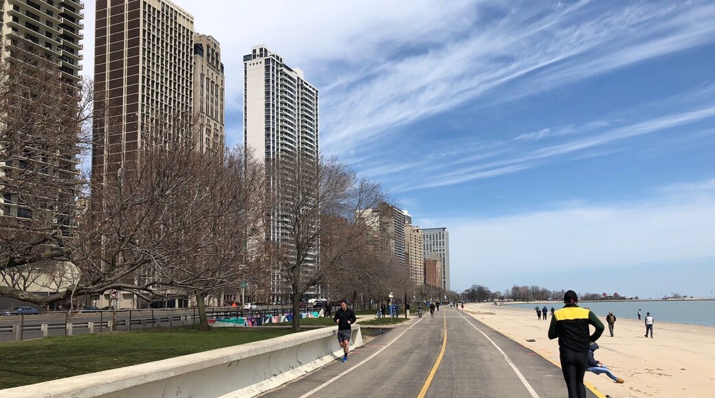 Running on the beachfront in Chicago. The city might be in the Midwest, but there are some lovely beach spots along the lake to enjoy a nice day.
#LifeAtExpedia