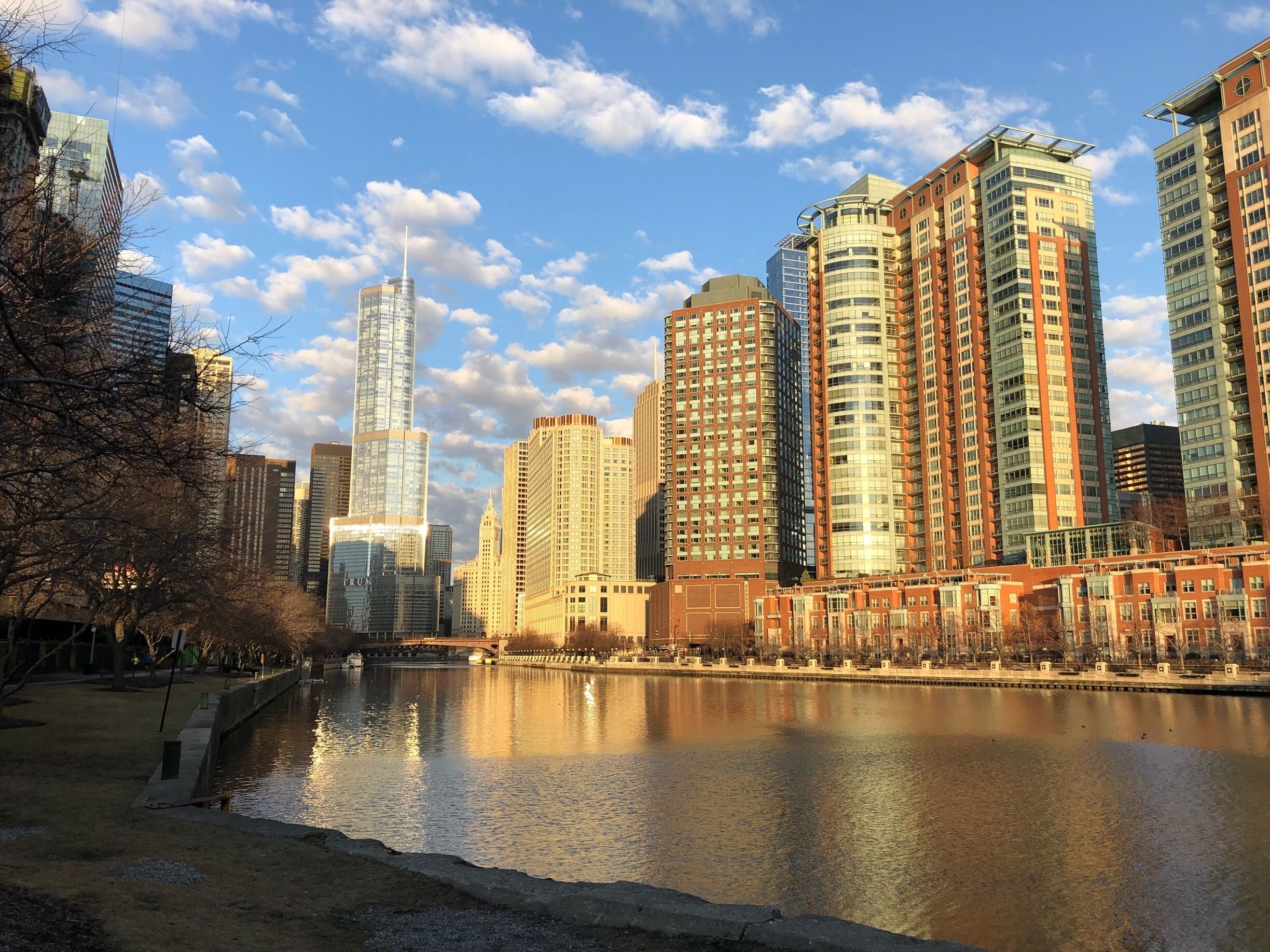 Running along the Riverwalk and enjoying the views. 
#lifeatexpedia #urbanjungle