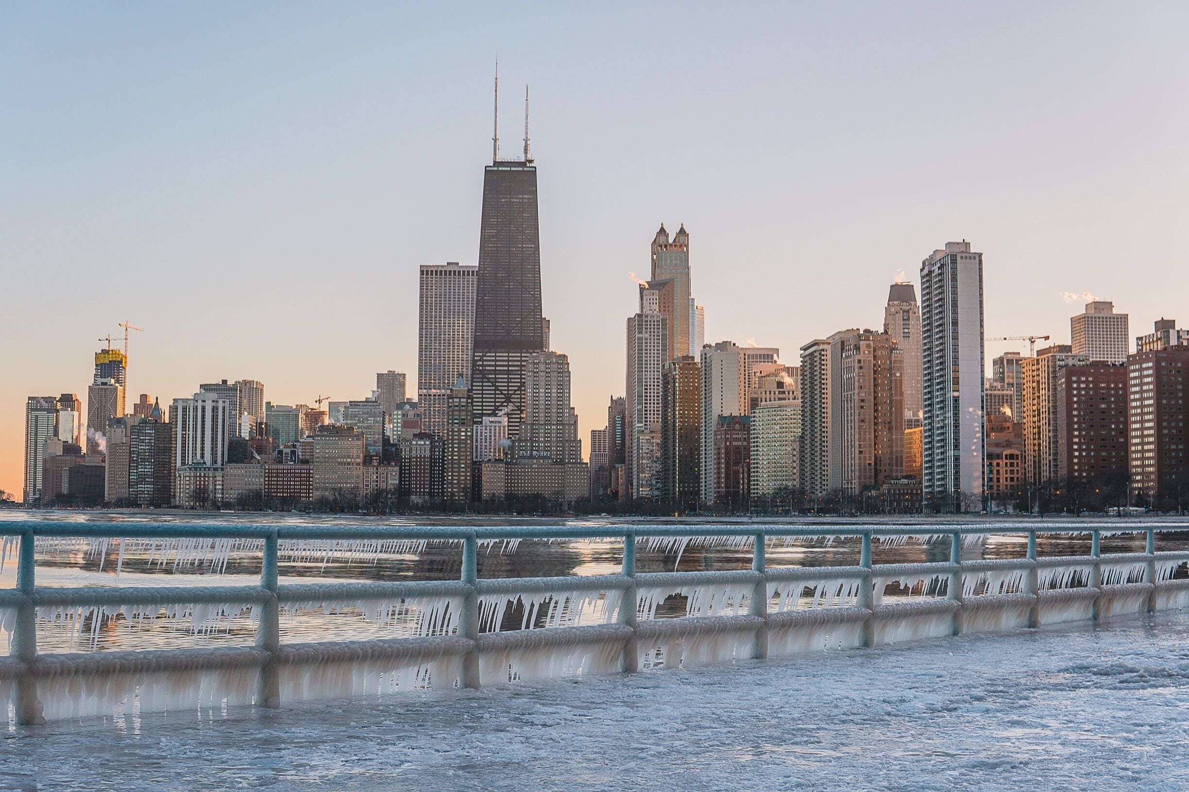 I️ decided to drive into the city on a cold Sunday afternoon, it was about 15 degrees.  I️ had been wanting to check this location out for Chicago skyline picture and captured this beauty.  #BvsCities