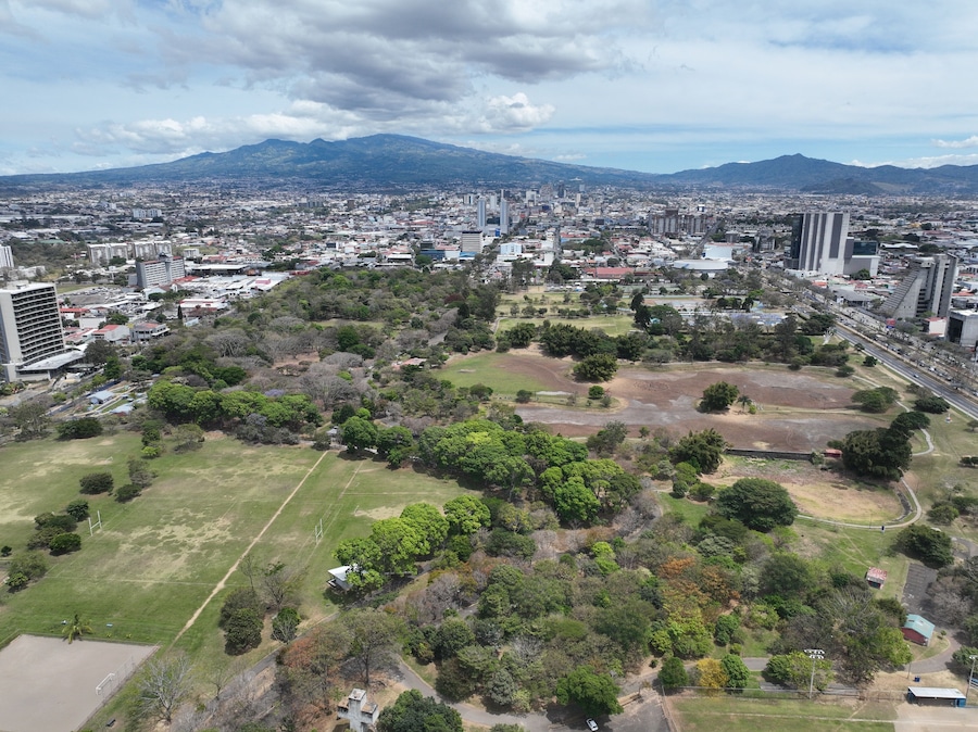 La Sabana Metropolitan Park: San José scenic view